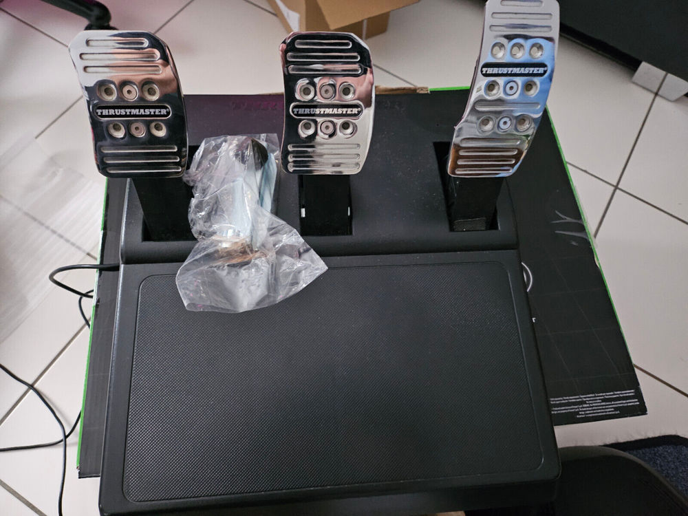 Thrustmaster TX Racing Wheel Leather Edition X-Box PC Version