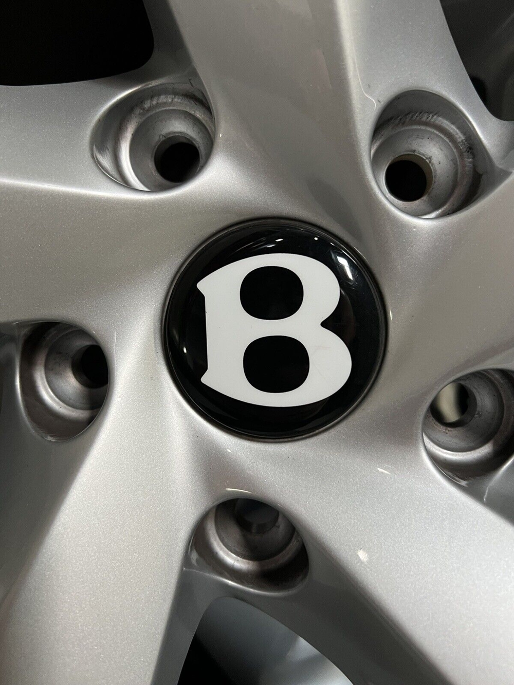 22 bentley bentayga silver oem wheel set (4) with pirelli tires 36a601025