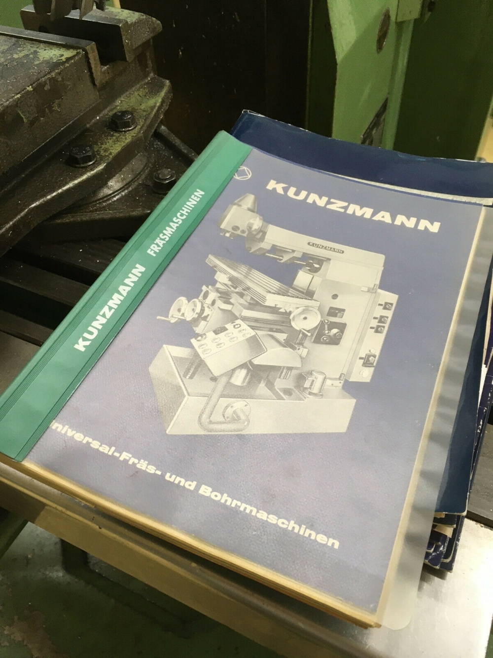 Kunzmann konventionelle Fräsmaschine UFN 6 N Bj. 1981 aus Lehrwerkstatt