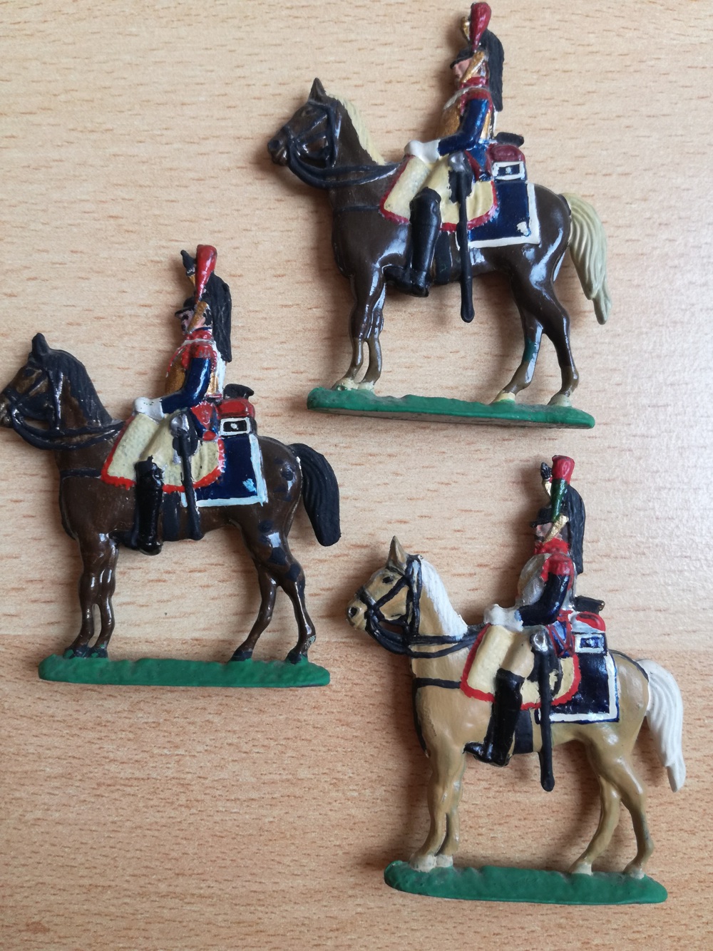 3 Zinnsoldaten Französische Kürassiere zu Pferd, fein und authentisch bemalt, 1790-1815