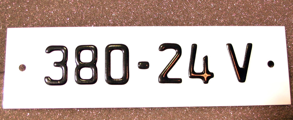 Blechschild geprägt weiß schwarze Beschriftung "380 - 24 V" - 14cm x 4cm - NEU - Menge wählbar