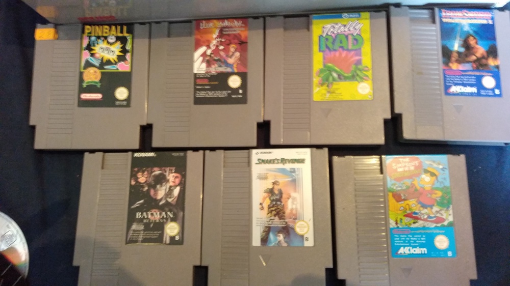 NES Spiele und Schublade.