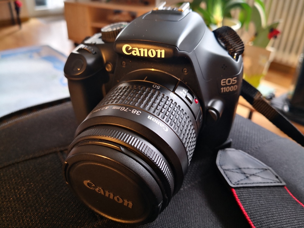 Neuwertige Digital - Fotoausrüstung von Canon