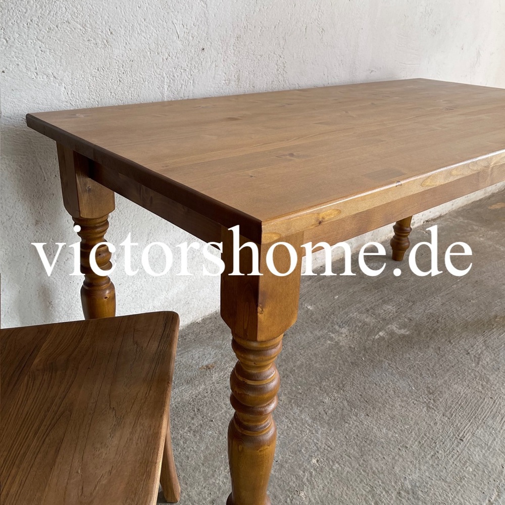 Landhaustisch klassischer Esstisch honigfarben rundes Bein 160 cm Fichtenplatte antik in Starnberg