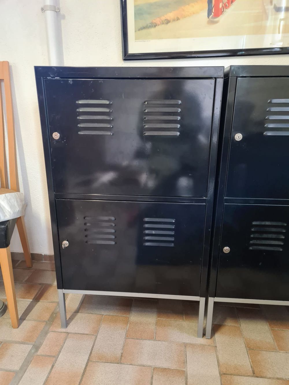Zu verschenken: Zwei schwarze Metallschänke, Ikea Lixhult