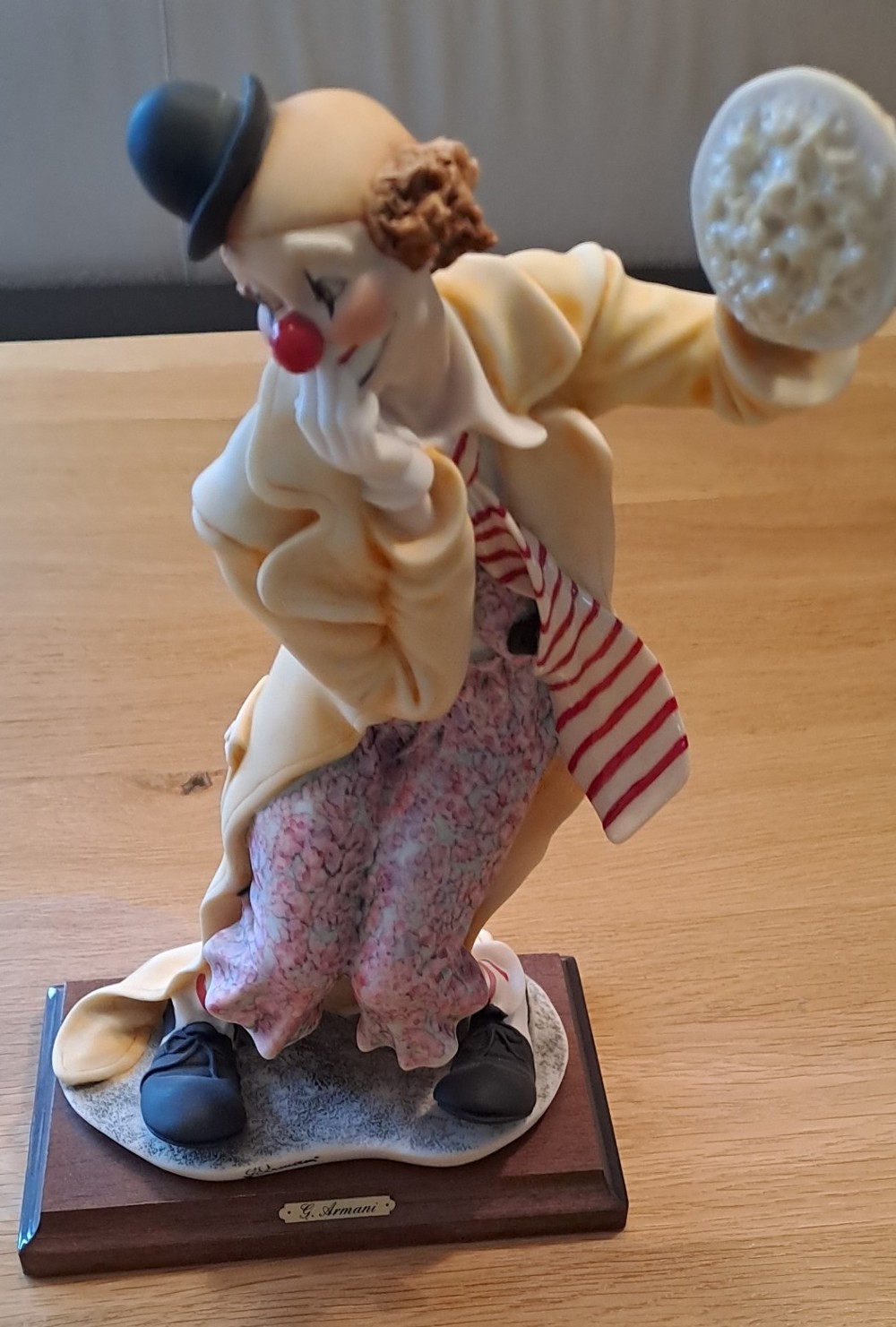 G. Armani Clown Figur