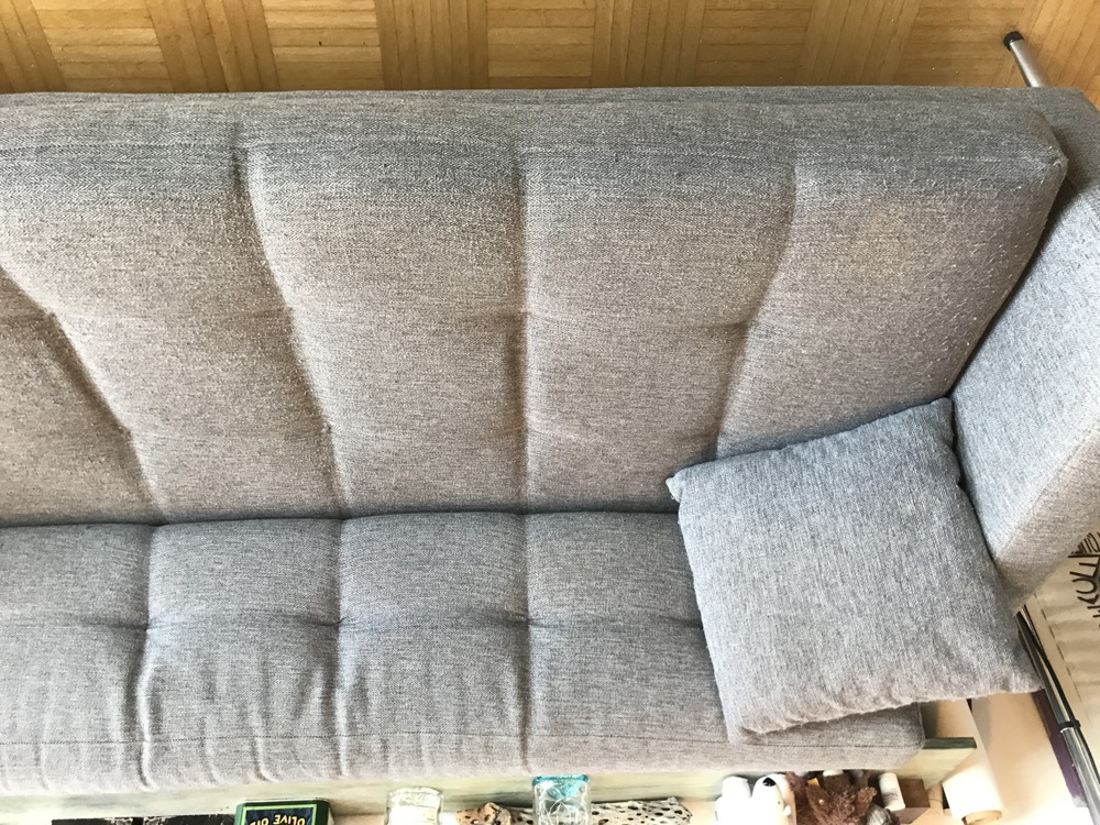 graues Sofa zu verschenken
