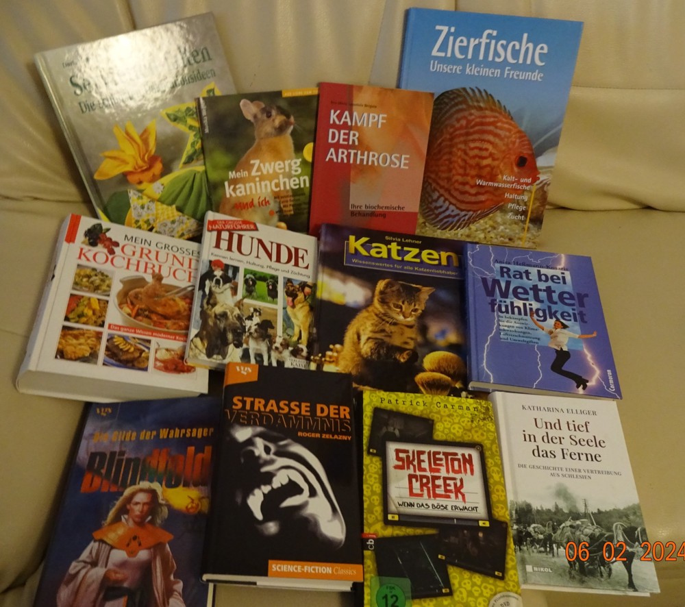 Taschenbücher Romane, Tier Fach und Sachbücher, 3 D - Puzzle neu.