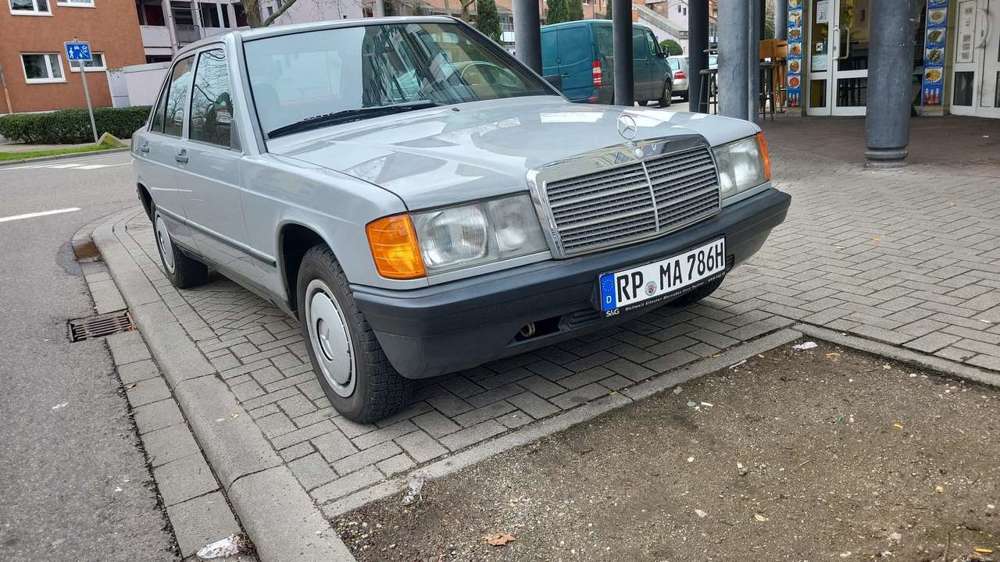Mercedes-Benz 190 E