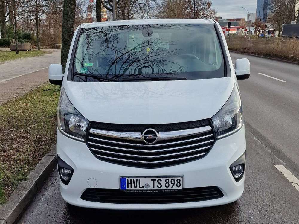 Opel Vivaro 8 Sitzplätze, Doppel-Schiebetür, Minibus