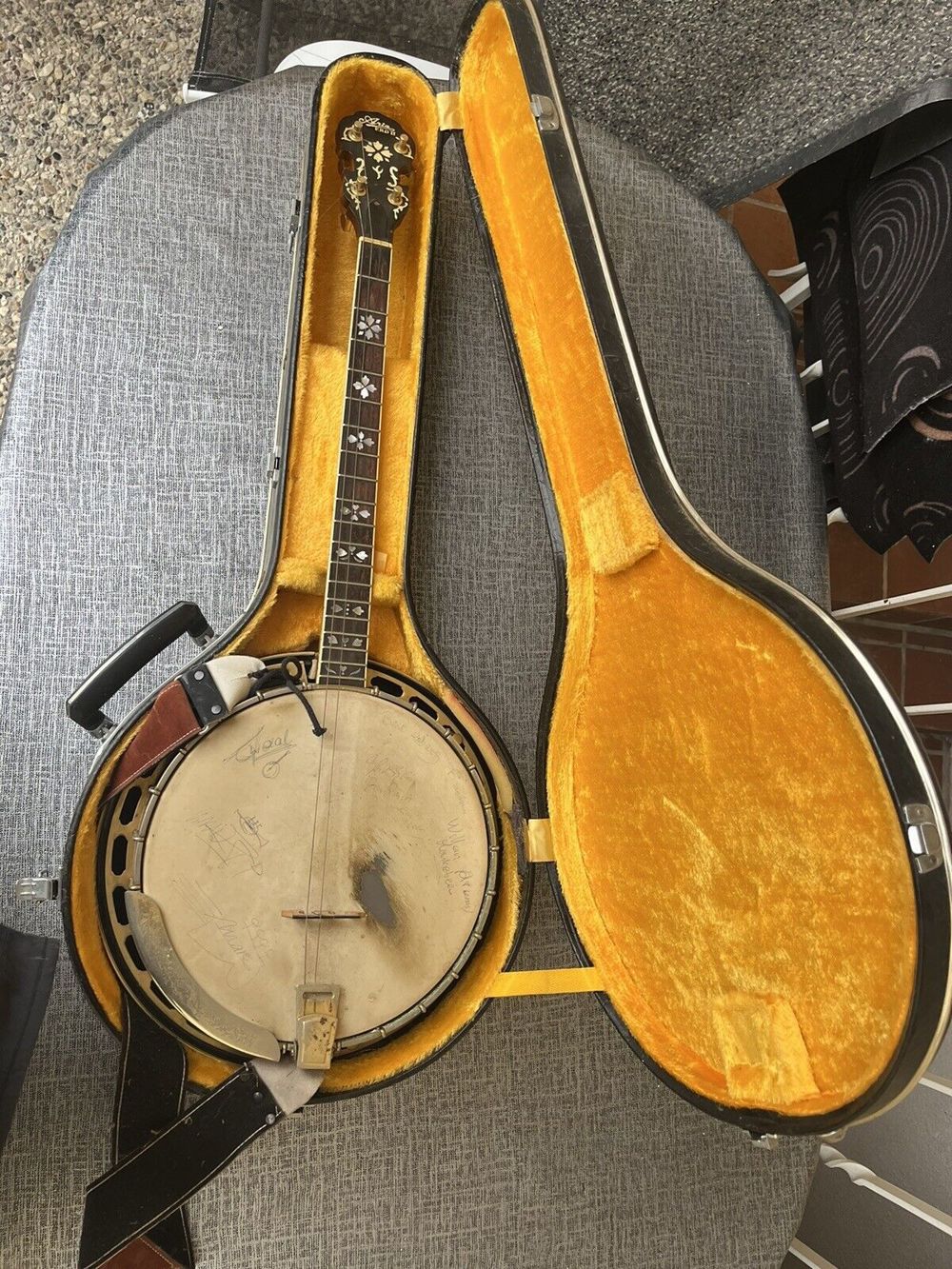  Banjo Aria II Pro schöne Holzeinlage 4 Saiten mit Koffer