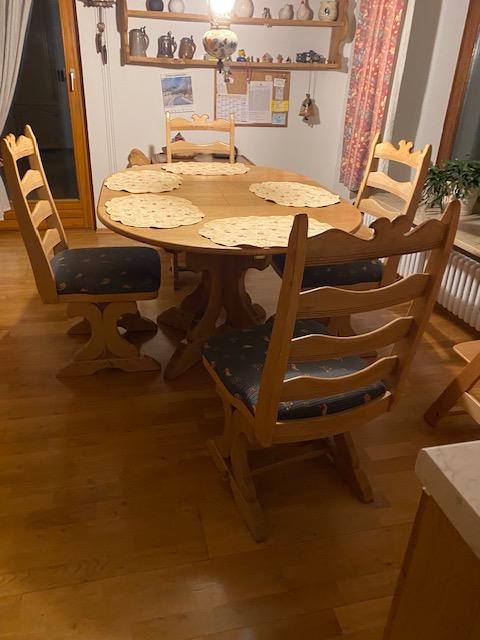 Küchen- Esstisch mit 6 Stühlen 