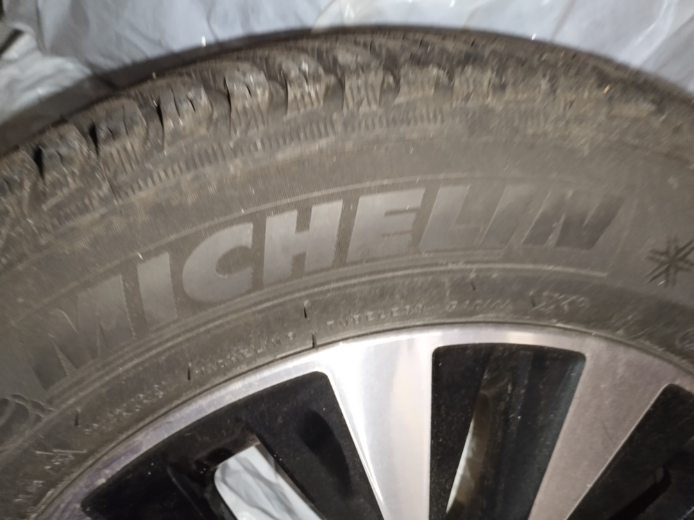 Michelin M+S Reifen auf Alufelgen - wie neu 