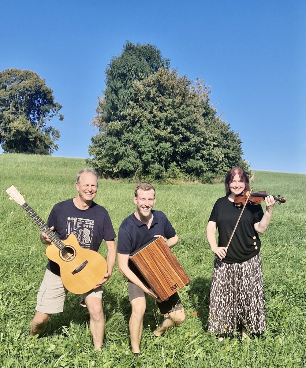 Irish Folk Band - Celtic-Music-Trio sucht Bühne für Irish Pub Songs mit Violine Gitarre Gesang Drums