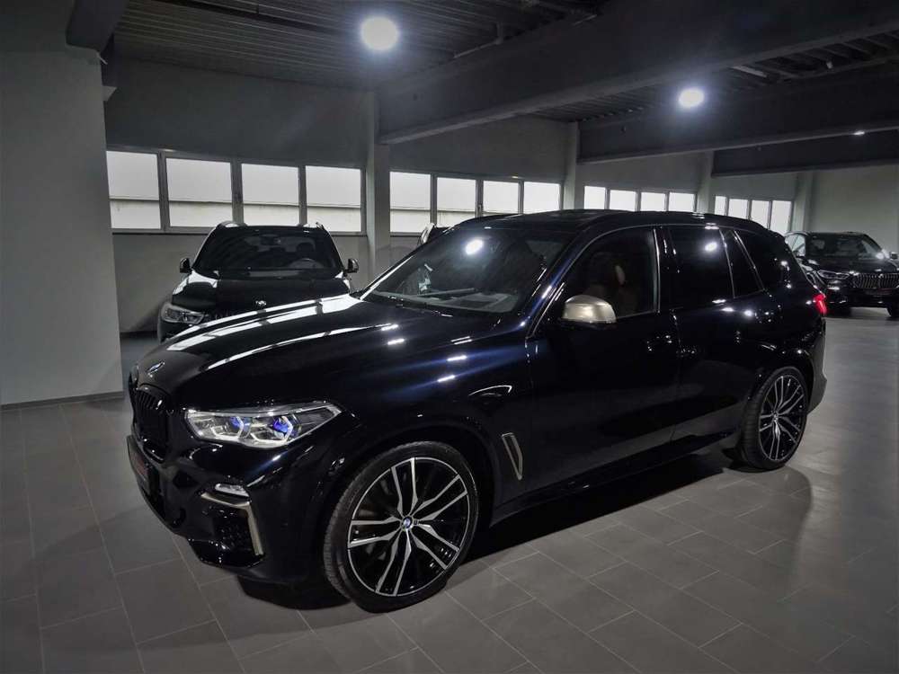 BMW X5 M X5M50D JET BLACK PANO SKY LUFTFHK MASAGE BOWWIL