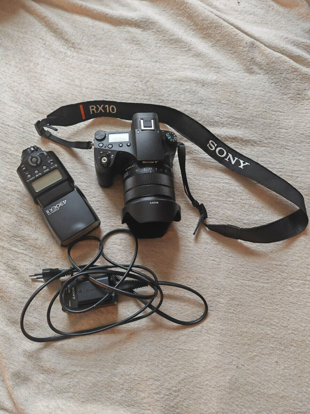 Sony RX10 IV Premium-Kompaktkamera 1" Sensor, 24-600 mm F2,8-4,0 Zeiss-Objektiv