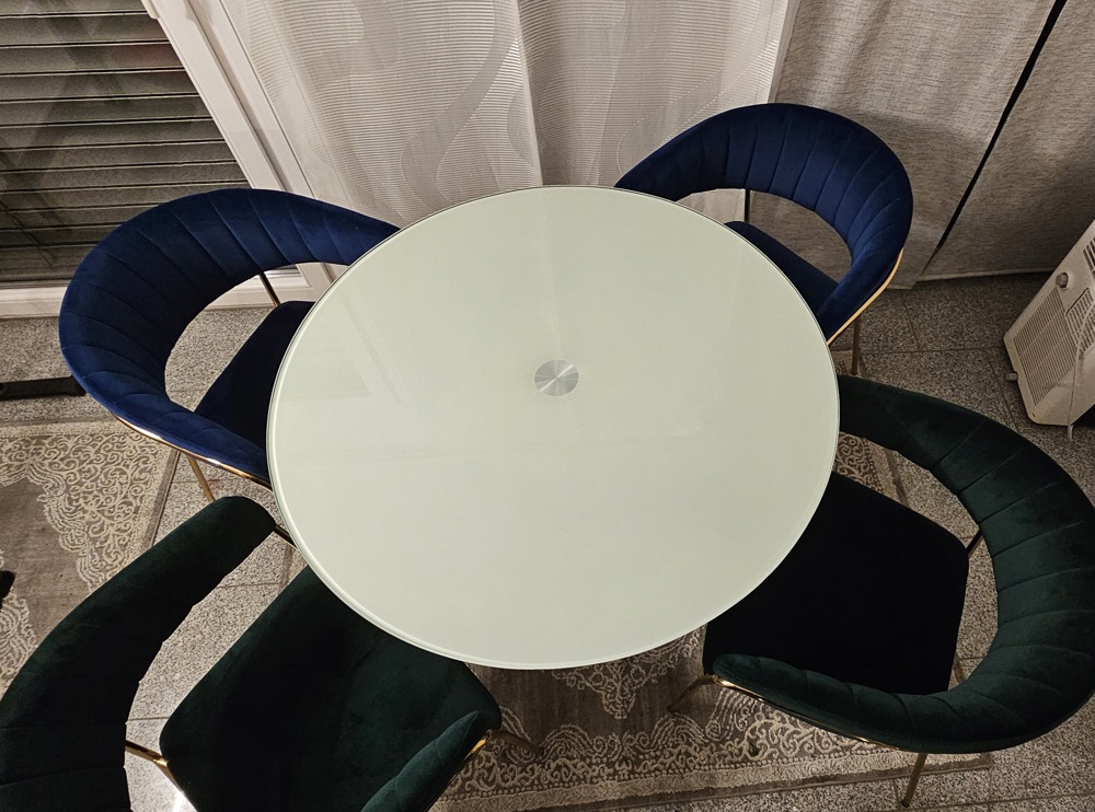 Runder Glastisch mit 4 Stühlen