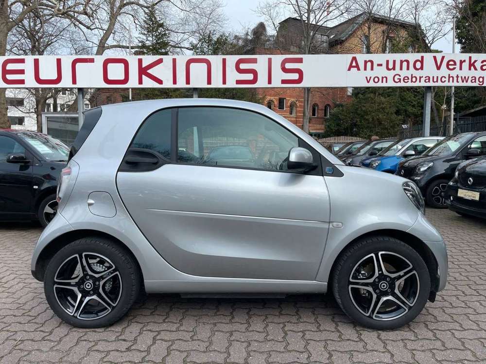 smart forTwo fortwo EQ*EXCL*60kW*PANO*NAVI*SHZ*PTS*KAM*22kW*