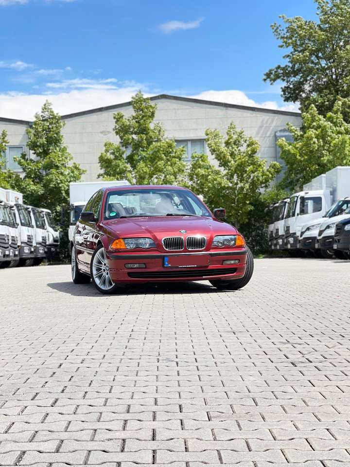 BMW 323 323i
