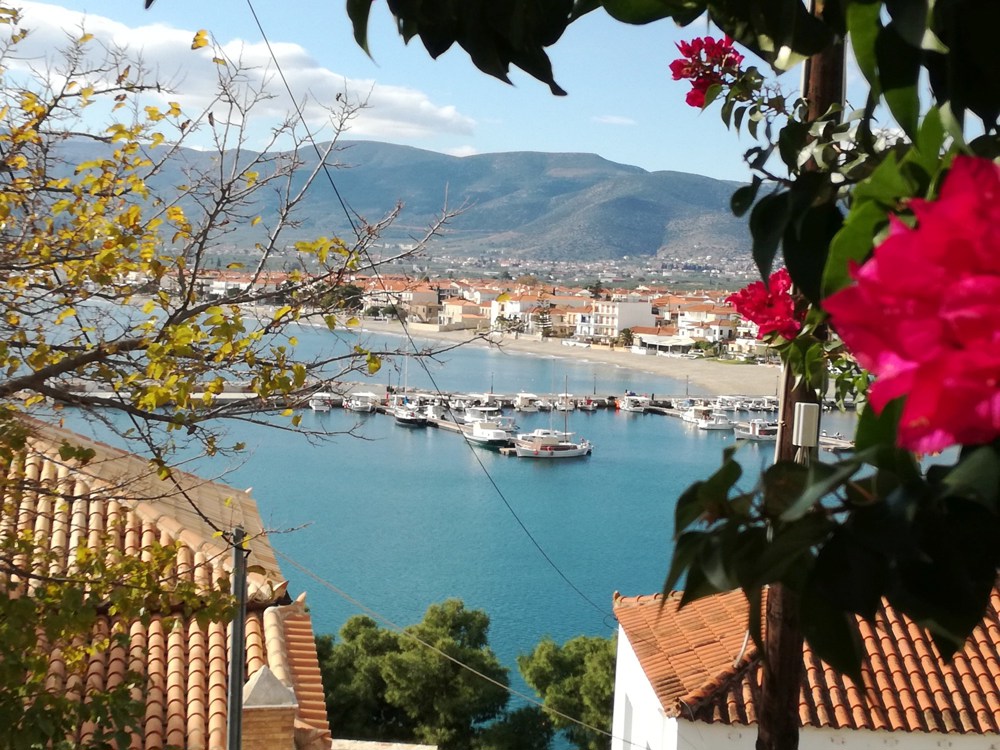 Zur Miete Ferienwohnung und Motorboot auch mit Trailer in Griechenland Peloponnes 
