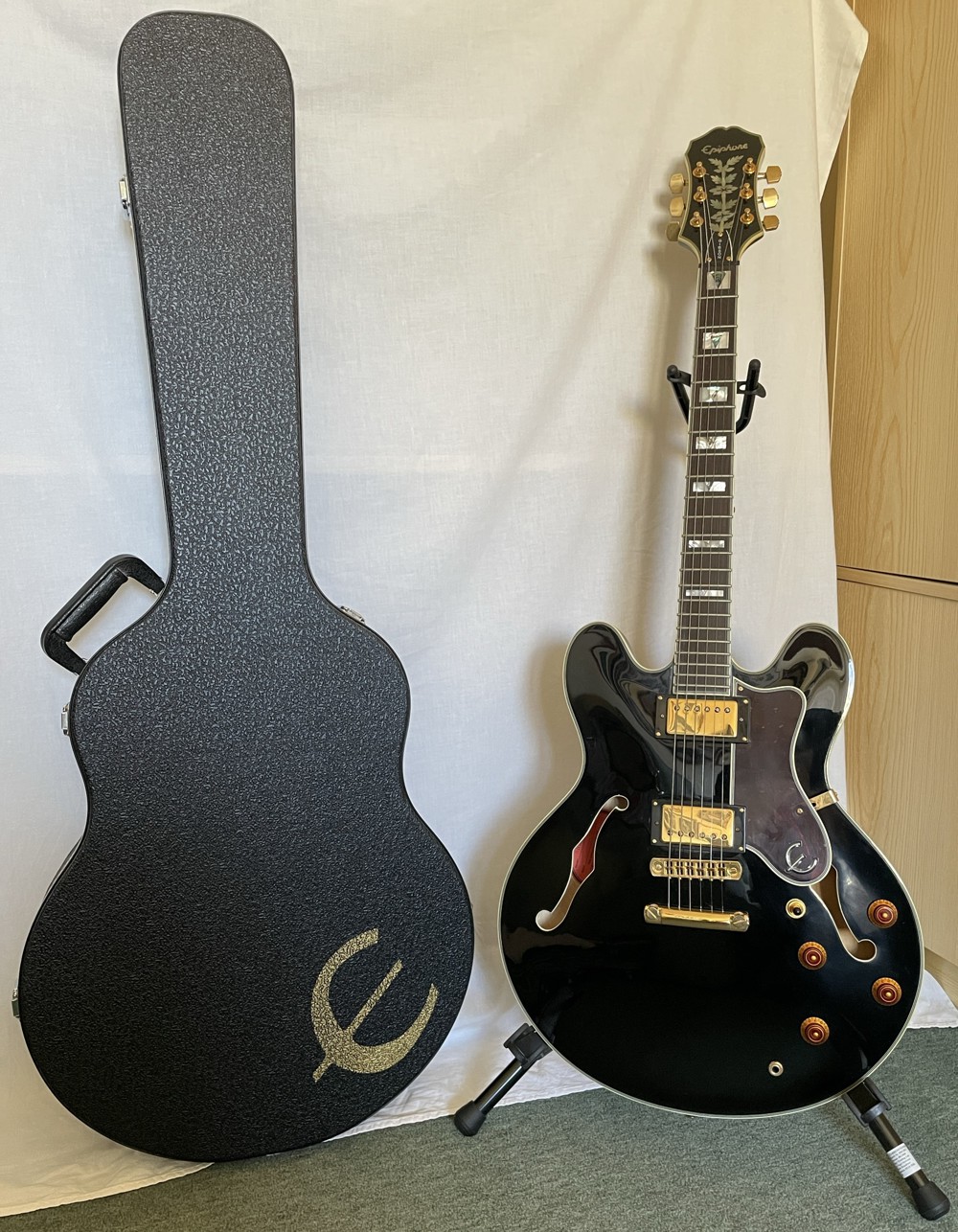 E-Gitarre Epiphone Sheraton II schwarz incl. Originalkoffer