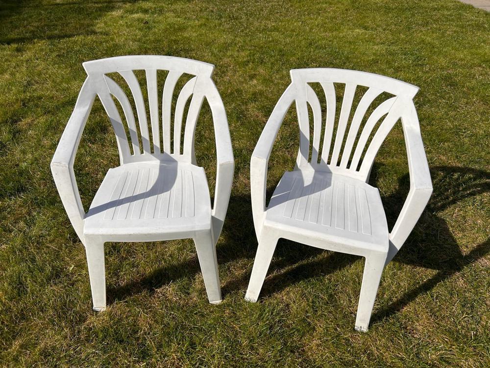 2 Gartenstühle für Kinder weiß - superpraktisch! 2 Gartenstühle für Kinder weiß - superpraktisch!