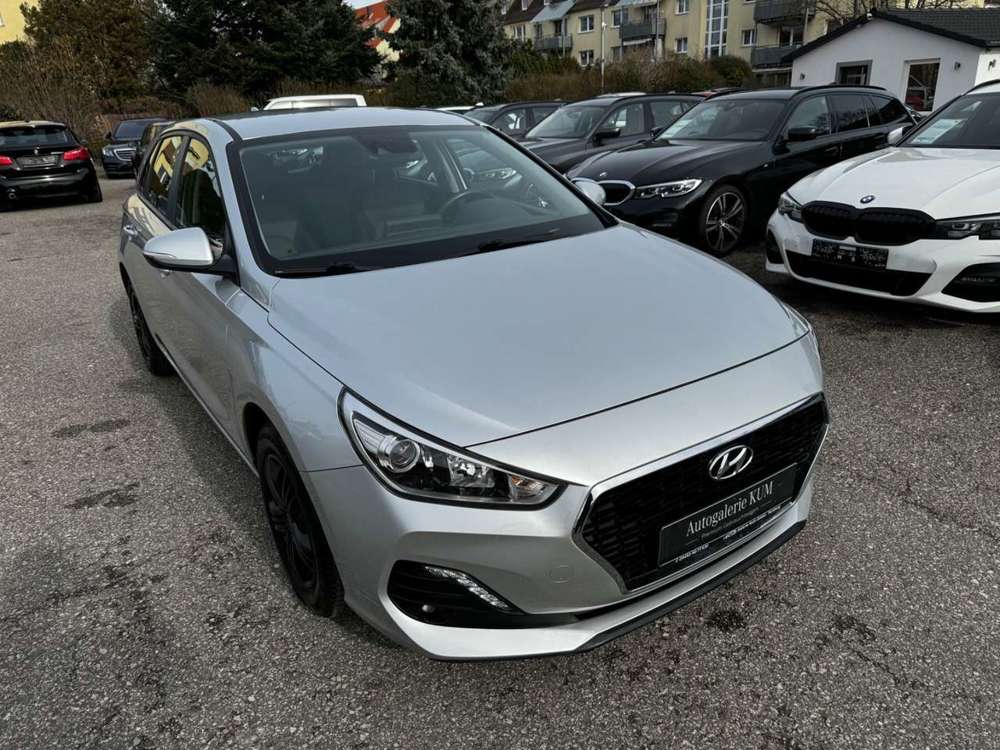 Hyundai i30 Select KAMERA|NAVI|TEMPOMAT|SITHZ|KLMA