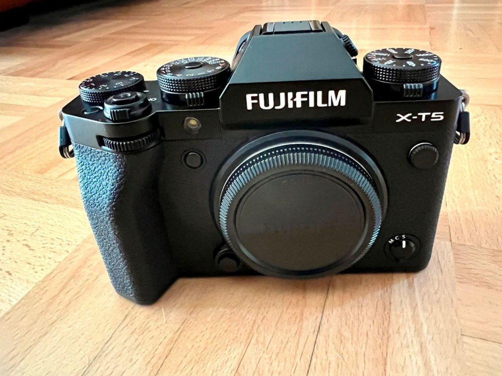  Fuji X-T5 -neuwertig mit viel Original Zubehör Fujifilm