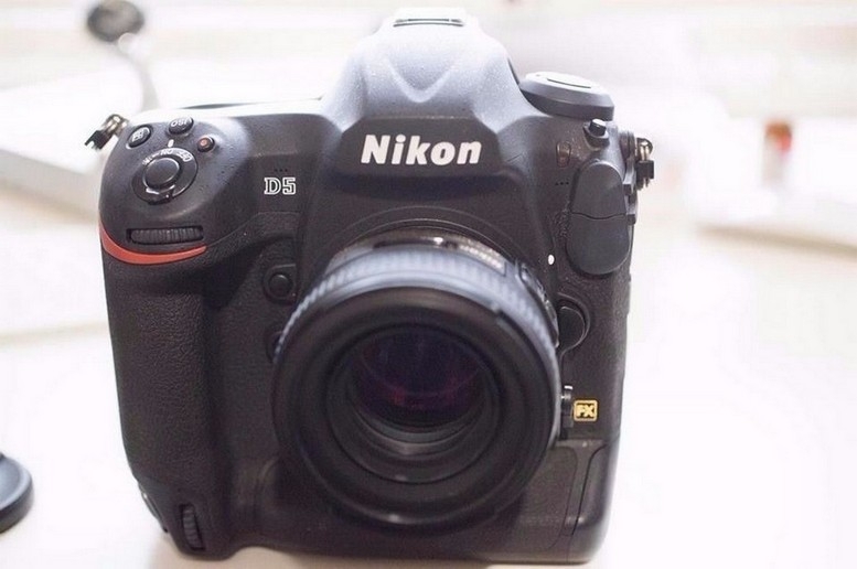 Nikon D5 CF inkl. Nikkon Objektiv 50mm 1,4 und Gummischutz