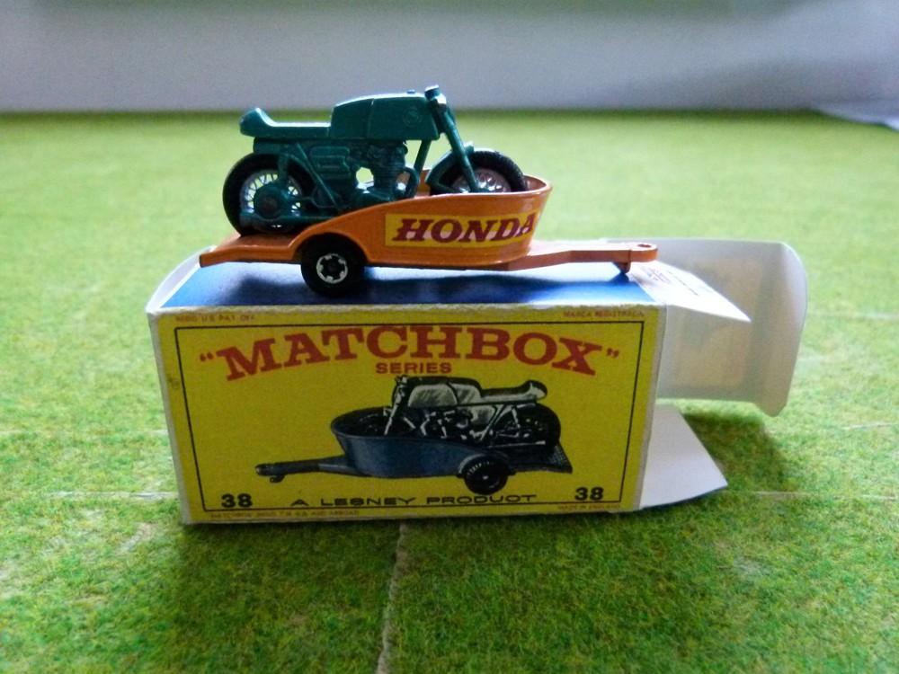 0030 Matchbox Lesney SF No 38 A Honda MC Trailer Karton ist nicht Original