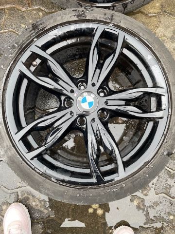 BMW 18 Zoll M-Performance Felgen auf Sommerreifen