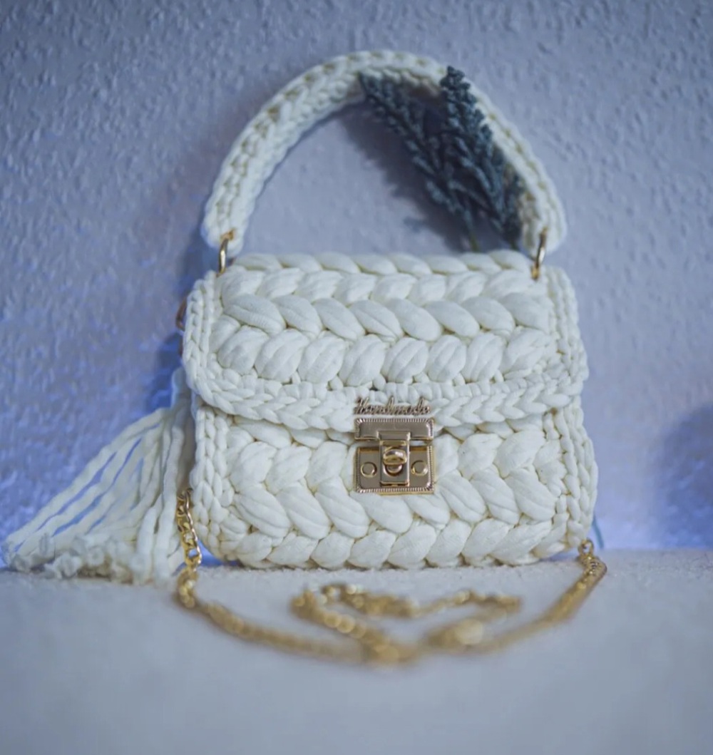 Gehäkelte Marshmallow bag   Handtasche Handmade weiß gold NEU