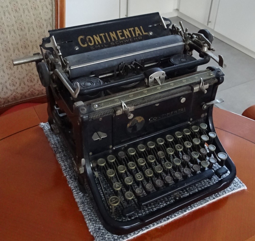 Deko Schreibmaschine alt Mod. Continental