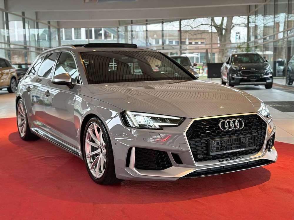 Audi RS4 AvantQuattroPANO/MEM/LED/RS SITZE/UNFALLFREI