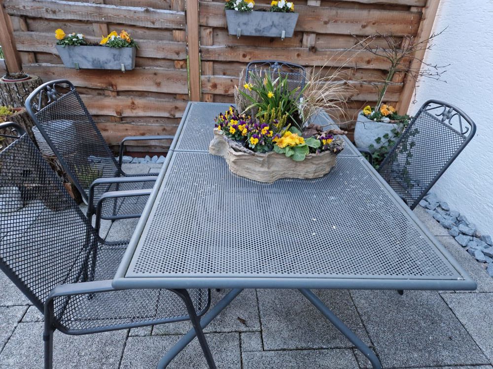 ausziehbarer Gartentisch mit 6 Stühlen aus Metall