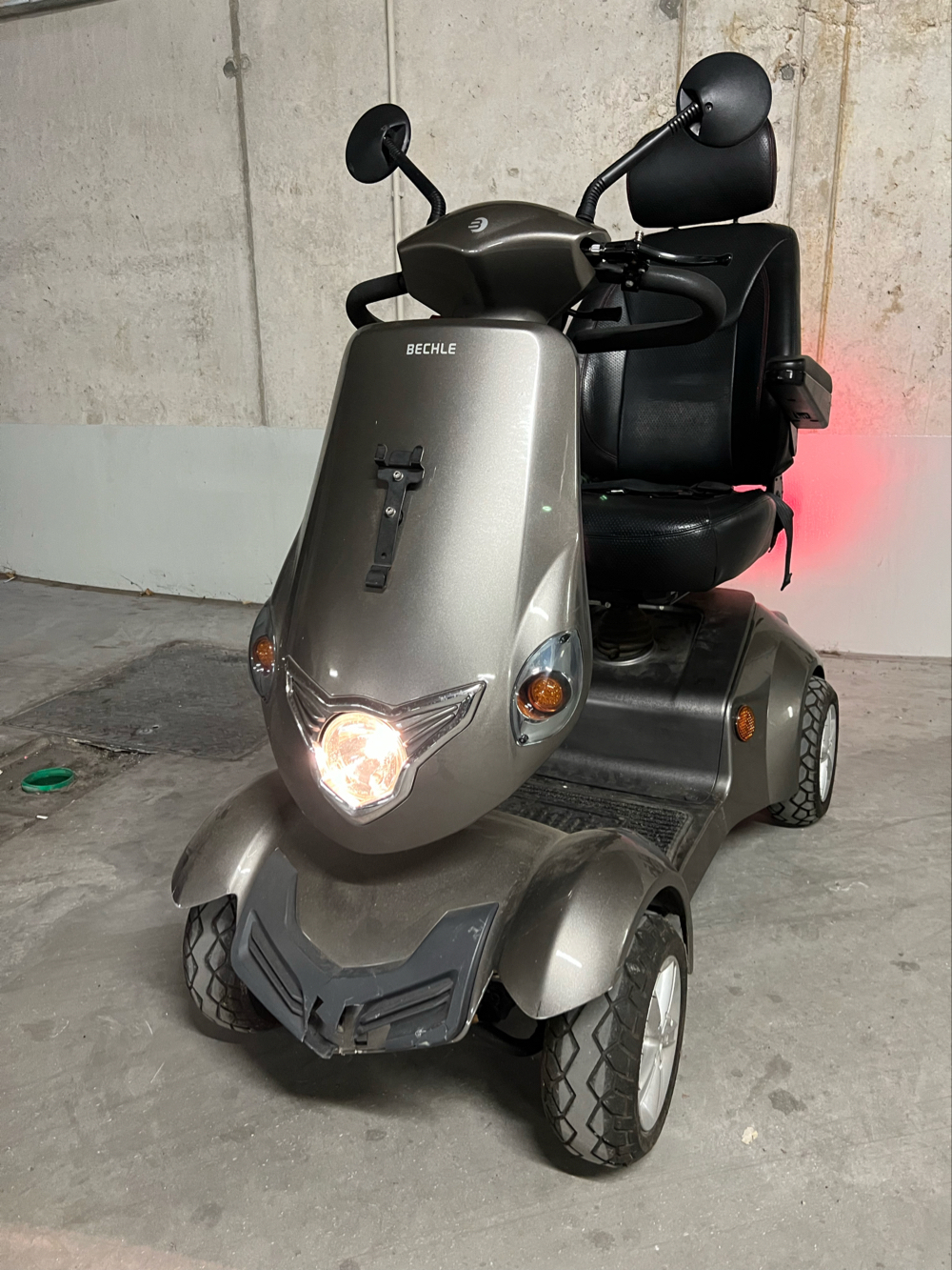 BechleVarga Krankenfahrstuhl Seniorenscooter Elektromobil   