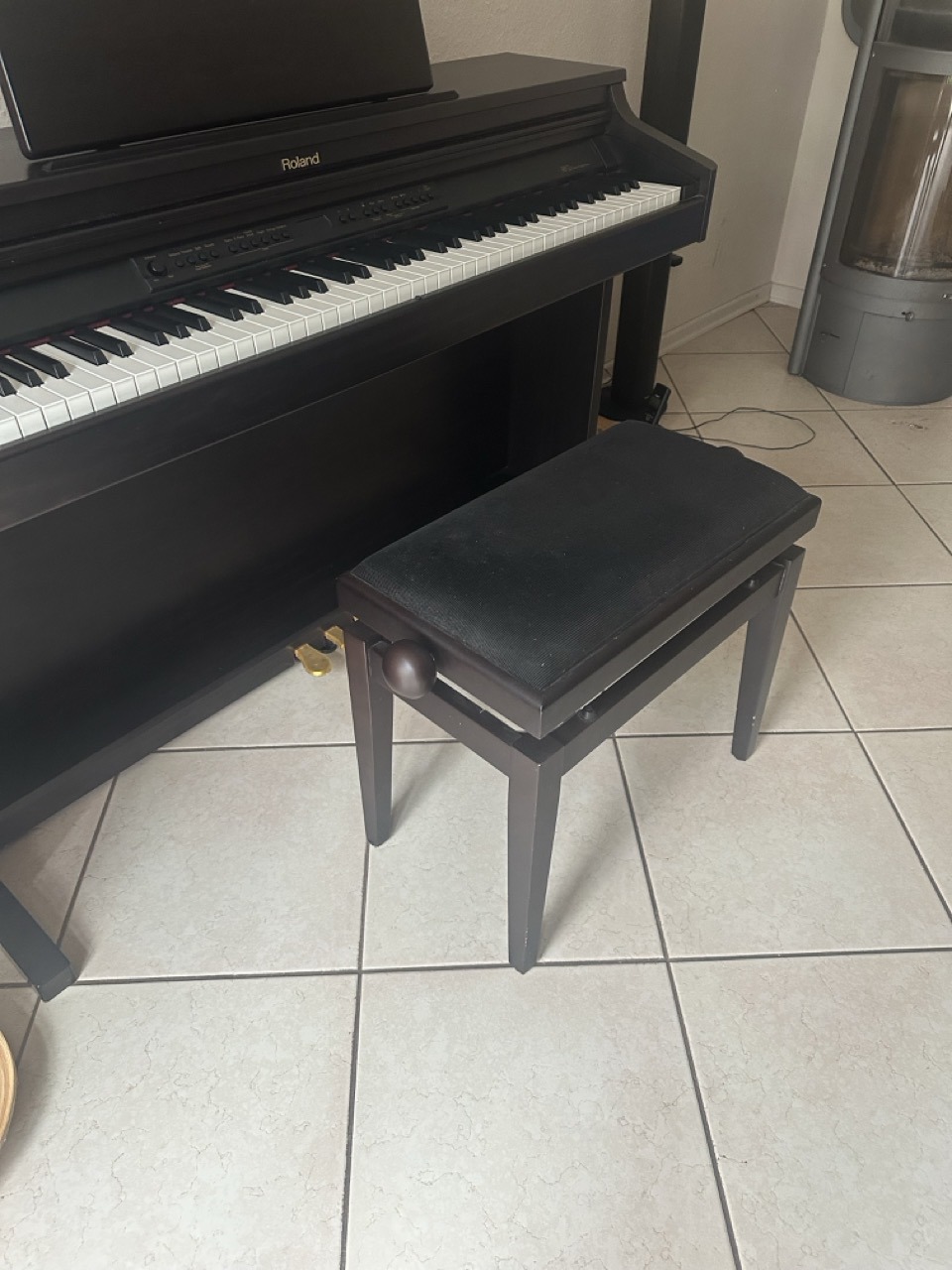 E-Piano Digitales Klavier Roland HP-2e, sehr guter Zustand mit höhenverstellbarem Klavierstuhl