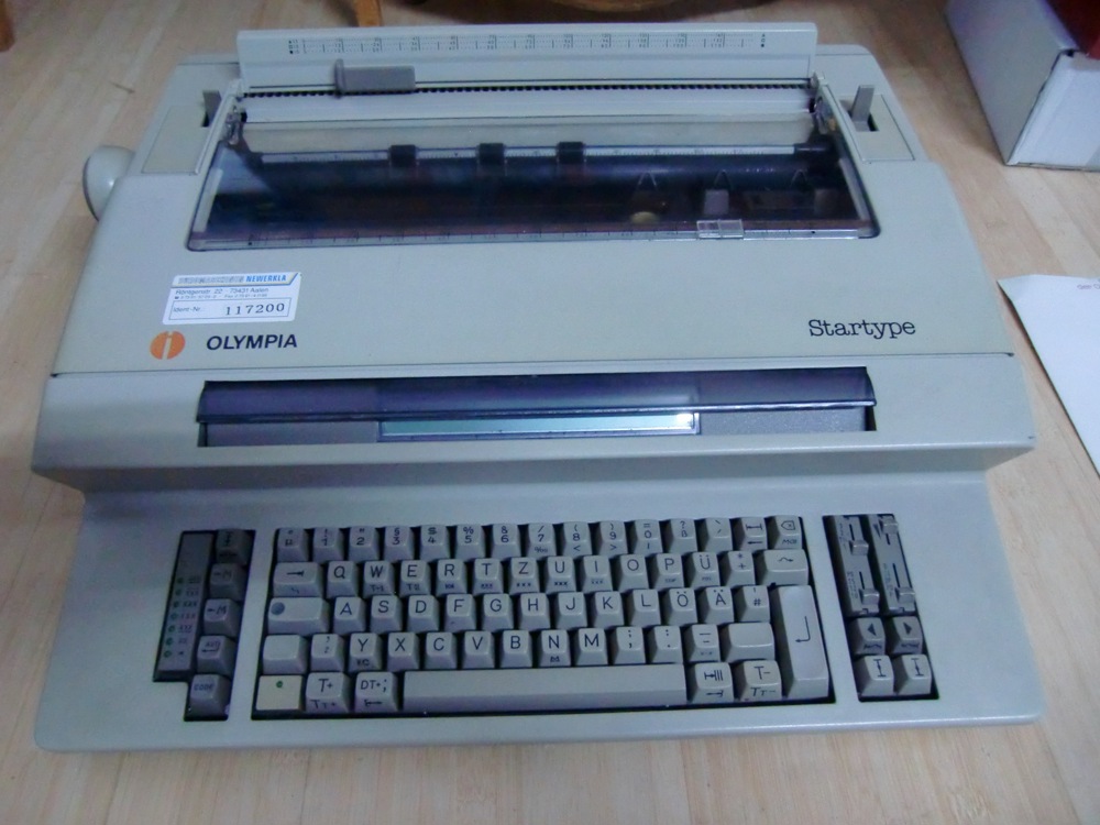 Schreibmaschine Olympia Electronics
