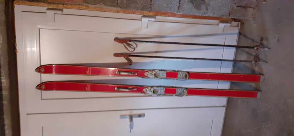 Uralte Ski Dekoartikel Fischer Ski Starlet 22fach verleimt