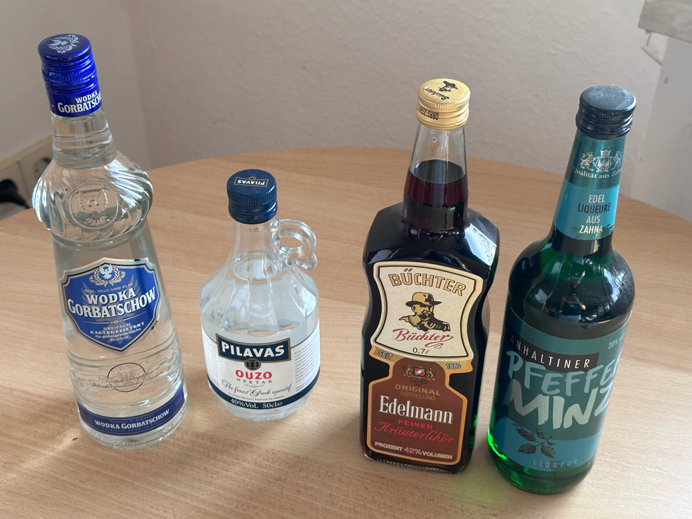 Sammlung Spirituosen 4 Flaschen - Wodka, Ouzo, Pfeffi, Edelmann - NEU