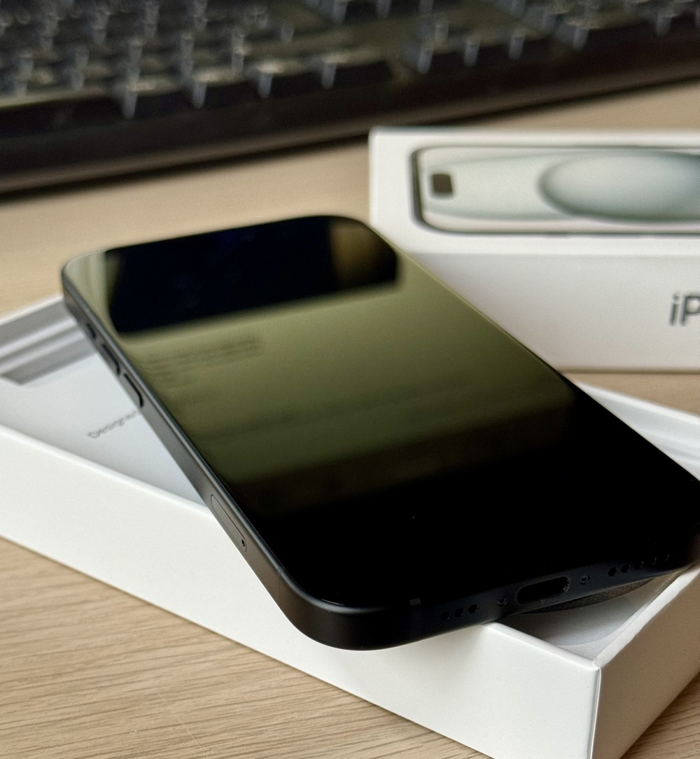 Apple iPhone 15 - schwarz - 128 GB