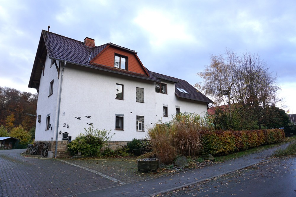 Mehrfamilienhaus mit ländlichen Anwesen