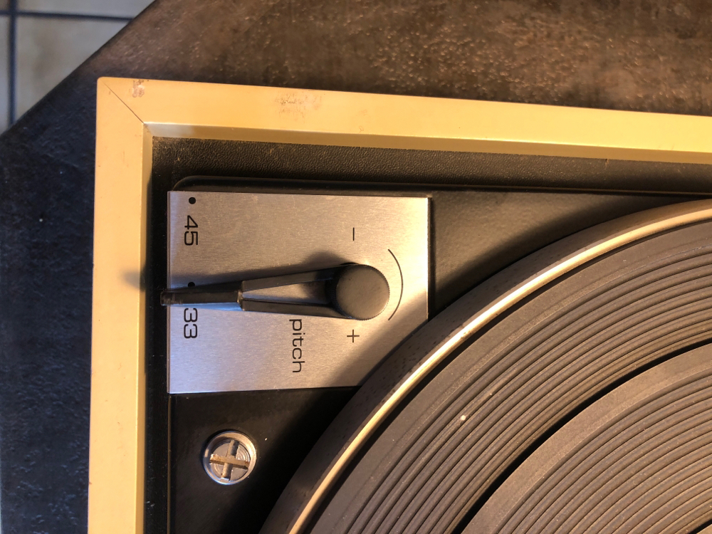 DUAL-Plattenspieler CS 601, Stereo, gebraucht aber funktional, Gebrauchsspuren, Haube hat 2 Risse!