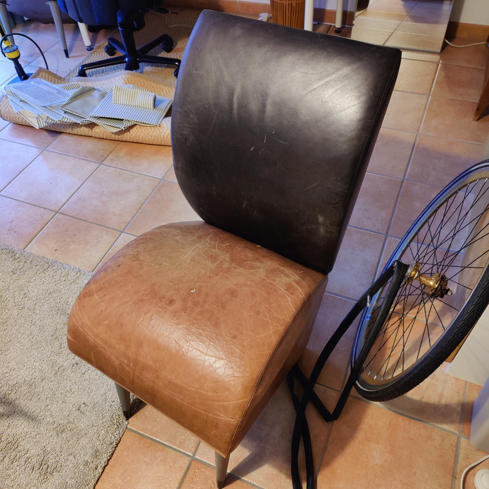 Leder Stühle (Unikate) zu verschenken