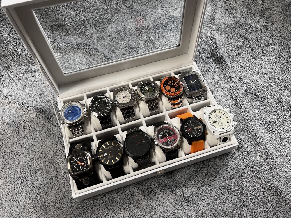 12 x Armbanduhren Uhren + Uhrenbox mit Versand