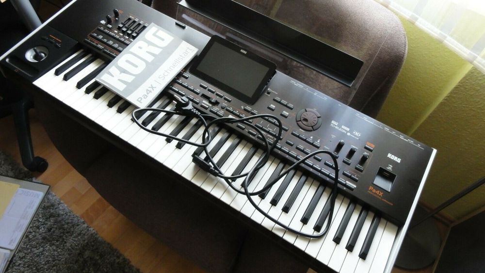 Korg pro PA-4X61 International  Entertainer Keyboard