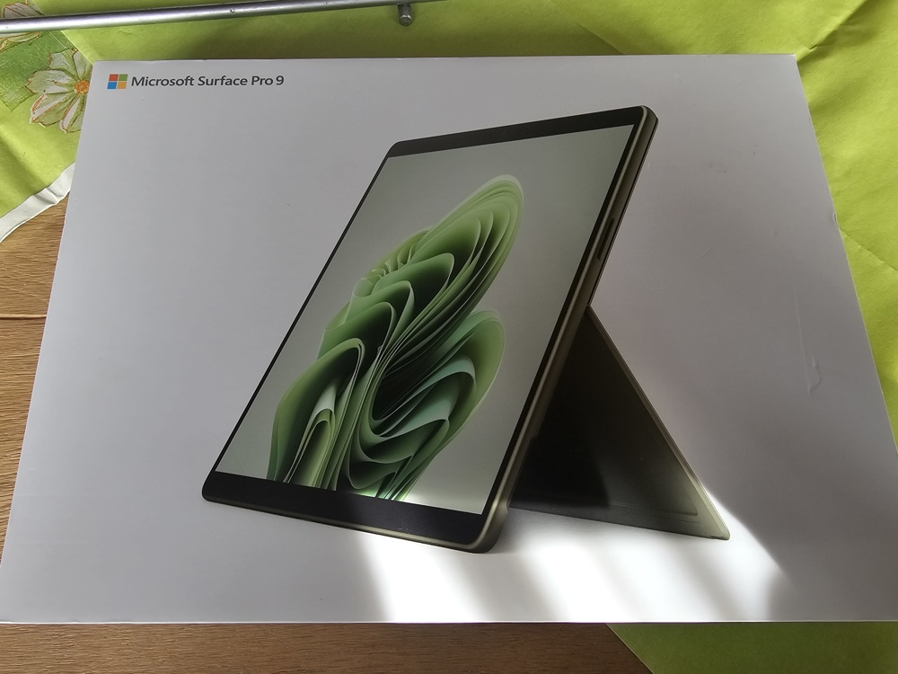 Surface 9 Pro fast neu 