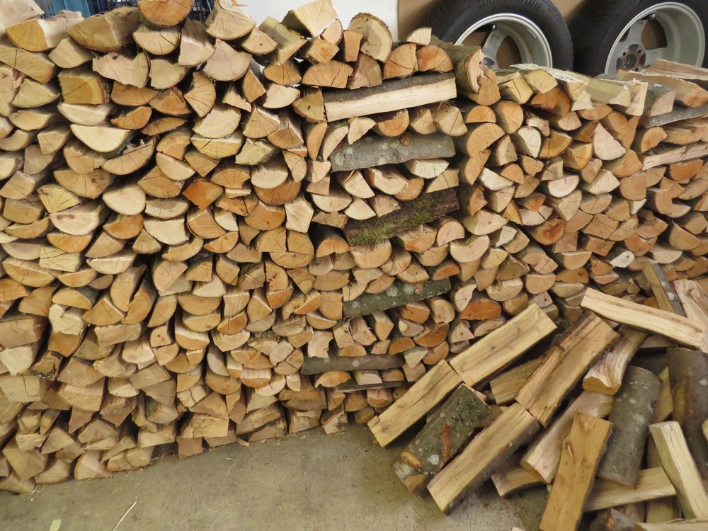 Brennholz Kaminholz 1 Ster = 1,4 Schüttraummeter abzugeben