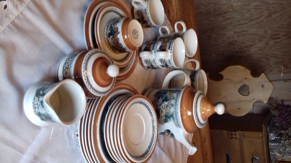 Schönes Kaffeeservice, Goebel Country Burgund, zu verkaufen