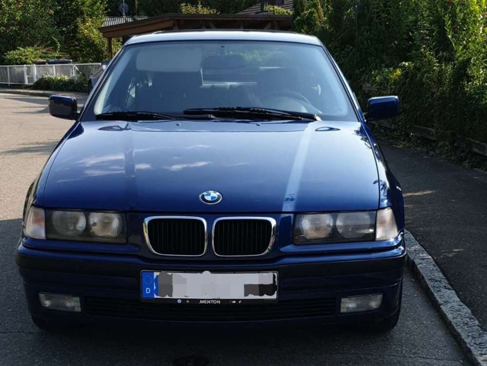 BMW 316 BMW E36 316i 1.9l Compact Avus Blau metal.